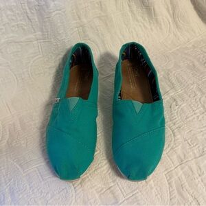 TOMS Classic Slip-ons Turquoise Women’s 8.5
